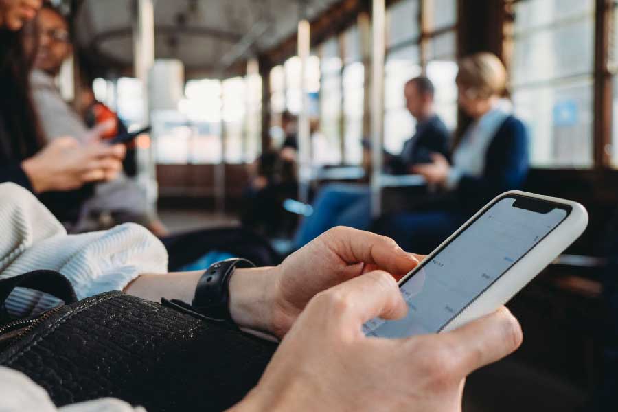 Usuario de smartphone. ideas con sentido, ¡convertimos sapos en príncipes!